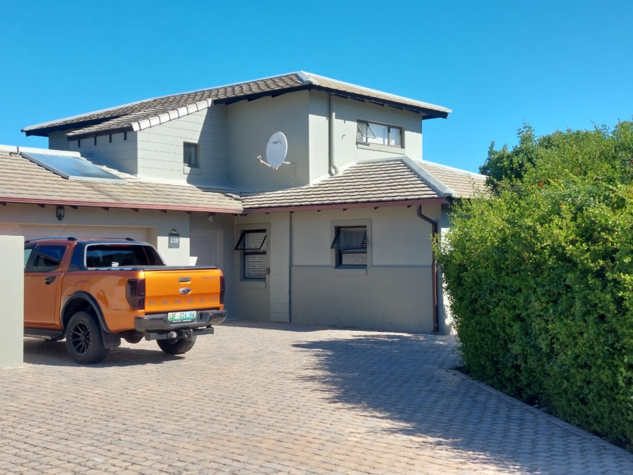 4 Bedroom Property for Sale in Hartenbos Landgoed Western Cape